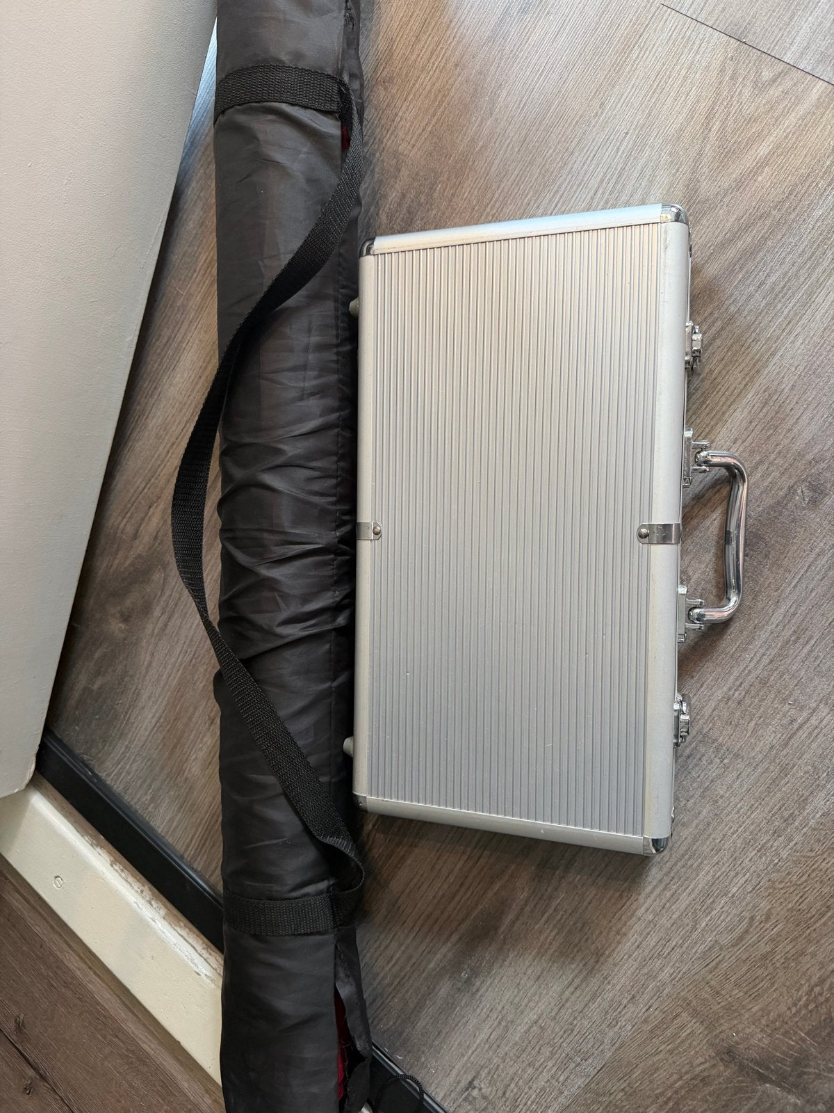 Nieuwe poker set met mat en koffer, Vijf spelers of meer, Ophalen of Verzenden, Nieuw