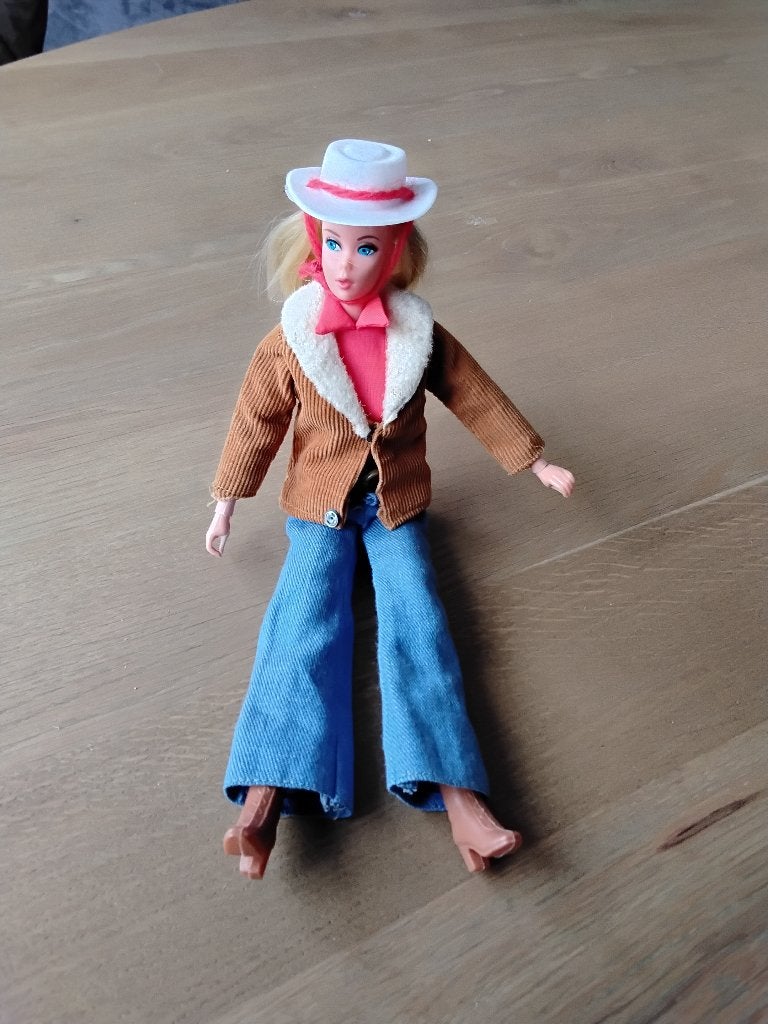 Vintage Amazone Barbie, Mattel, 1977, met beweegbare duimen, Verzamelen, Poppen, Ophalen of Verzenden, Gebruikt, Pop