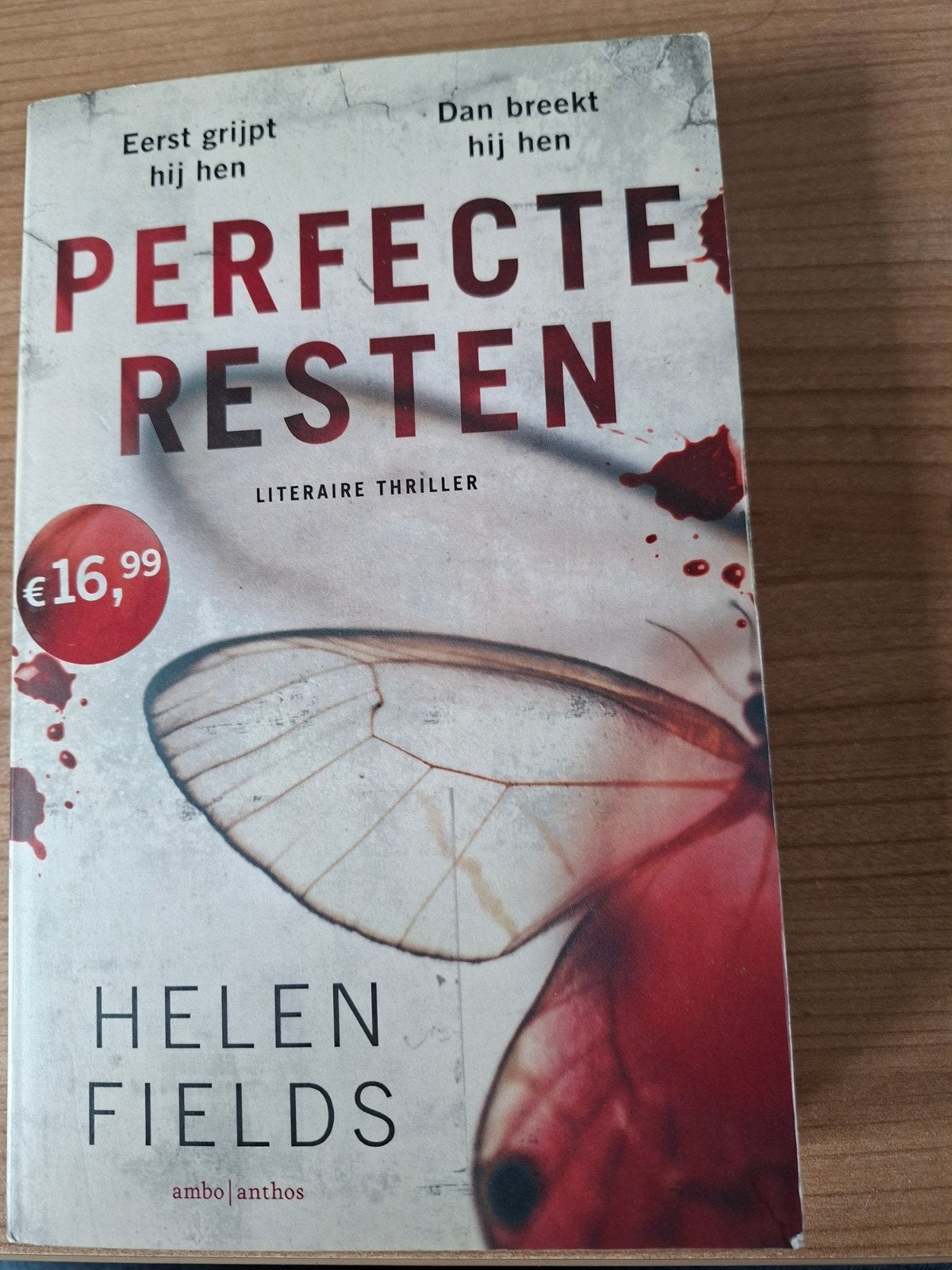 Perfecte Resten - Helen Fields (Literaire Thriller), Ophalen of Verzenden, Zo goed als nieuw, Helen Fields, Europa overig