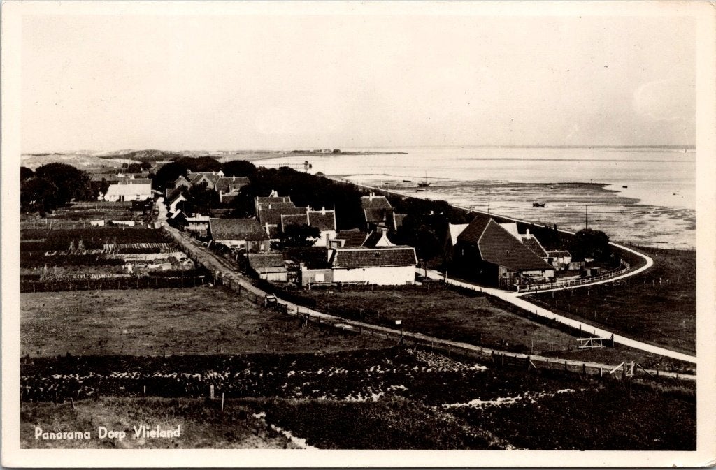 Vlieland - 12 oude ansichtkaarten, Verzamelen, Ansichtkaarten | Nederland, Verzenden, 1960 tot 1980, Gelopen, Waddeneilanden