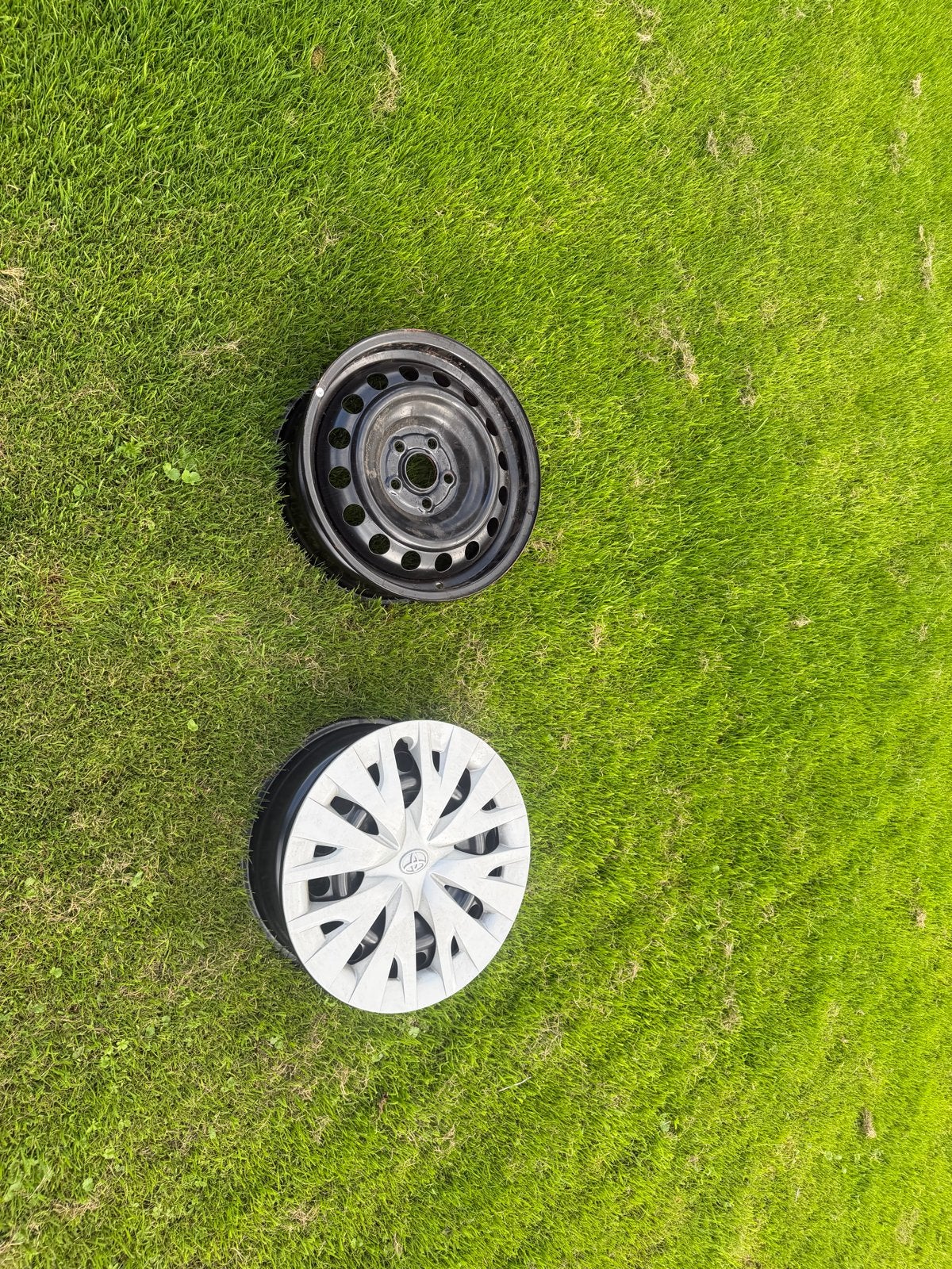 Gloednieuwe stalen velgen met wieldoppen toyota yaris 2022, Ophalen, 15 inch, Velg(en), Nieuw