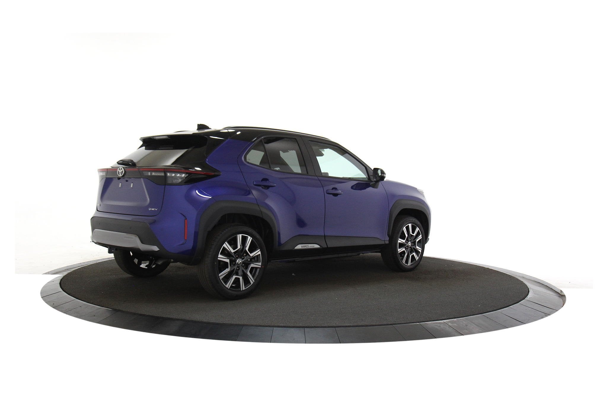 Toyota Yaris Cross 1.5 Hybrid 130 Executive Rondom zicht cam, 750 kg, 0 kWh, Blauw, 1490 cc