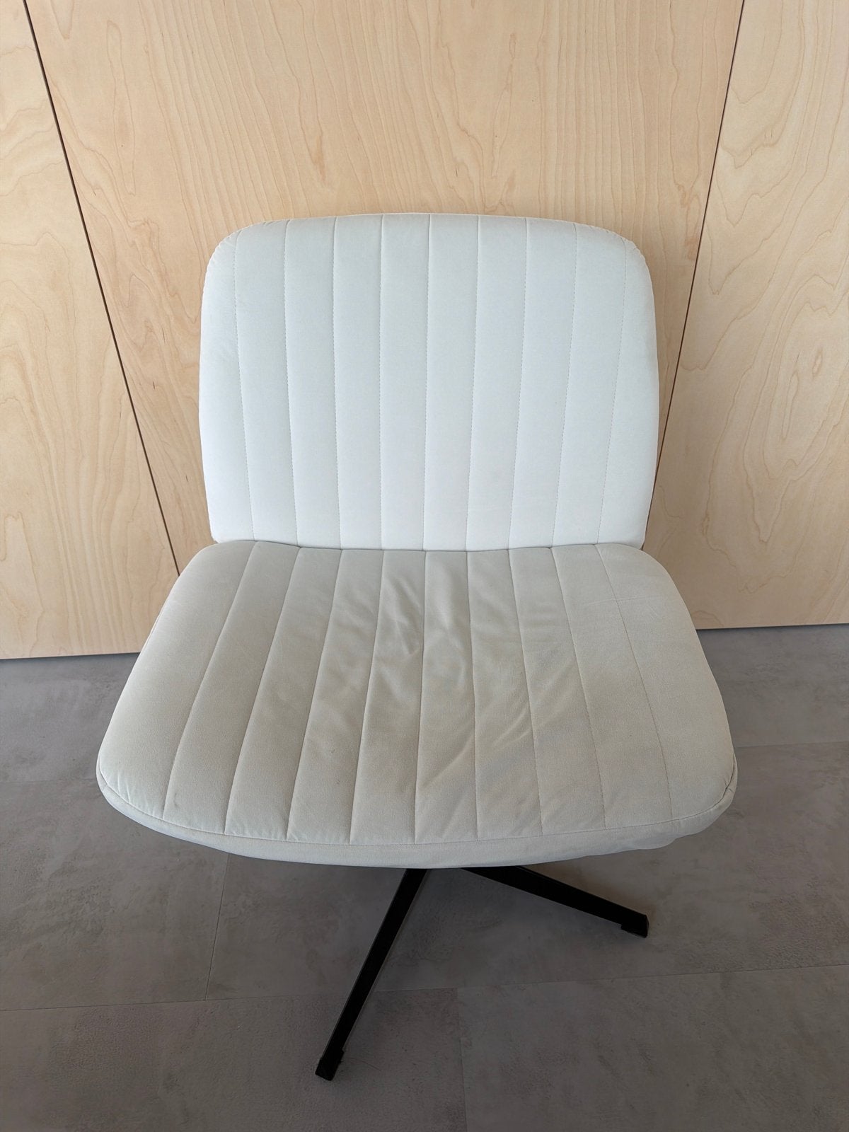 Comfortabele witte stoel met draaivoet, Huis en Inrichting, Ophalen, Gebruikt, Wit, Eén