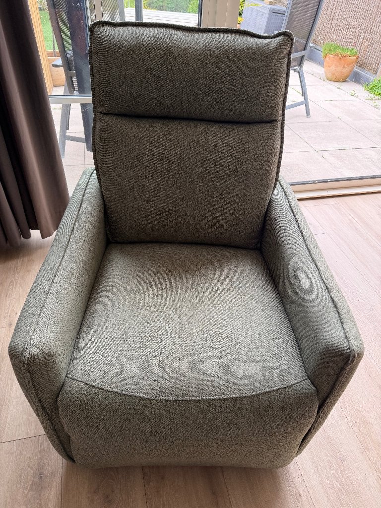 Lugo relaxfauteuil z.g.a.n. <1jr oud. netjes en schoon., Ophalen, Minder dan 75 cm, Zo goed als nieuw, Stof