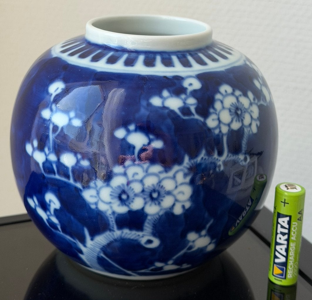 XL antieke Chinese blauw-witte prunusbloesempot, 125 mm hoog, Ophalen of Verzenden