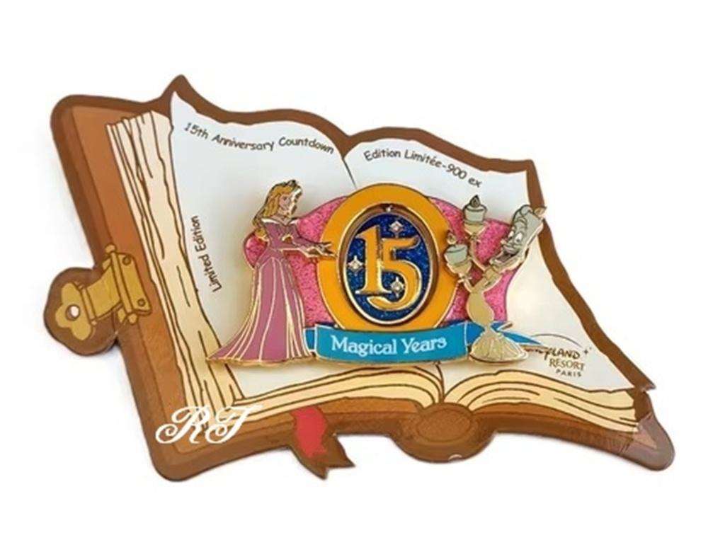 15 jarig jubileum pin “Aurora & Lumiere” Limited Edition., Ophalen of Verzenden, Zo goed als nieuw, Overige onderwerpen, Speldje of Pin