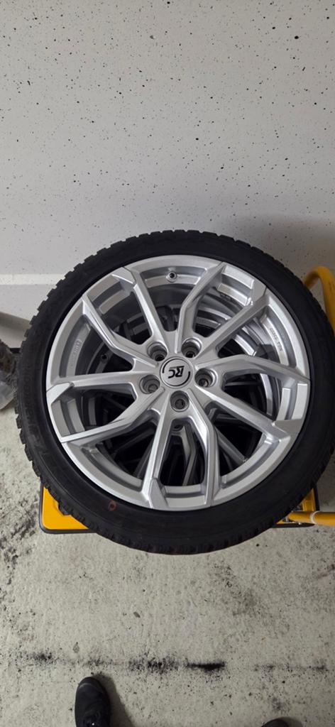 Toyota Yaris 17" Winterbanden met lichtmetalen velgen zgan, Auto-onderdelen, Gebruikt, Banden en Velgen, 17 inch, Personenwagen