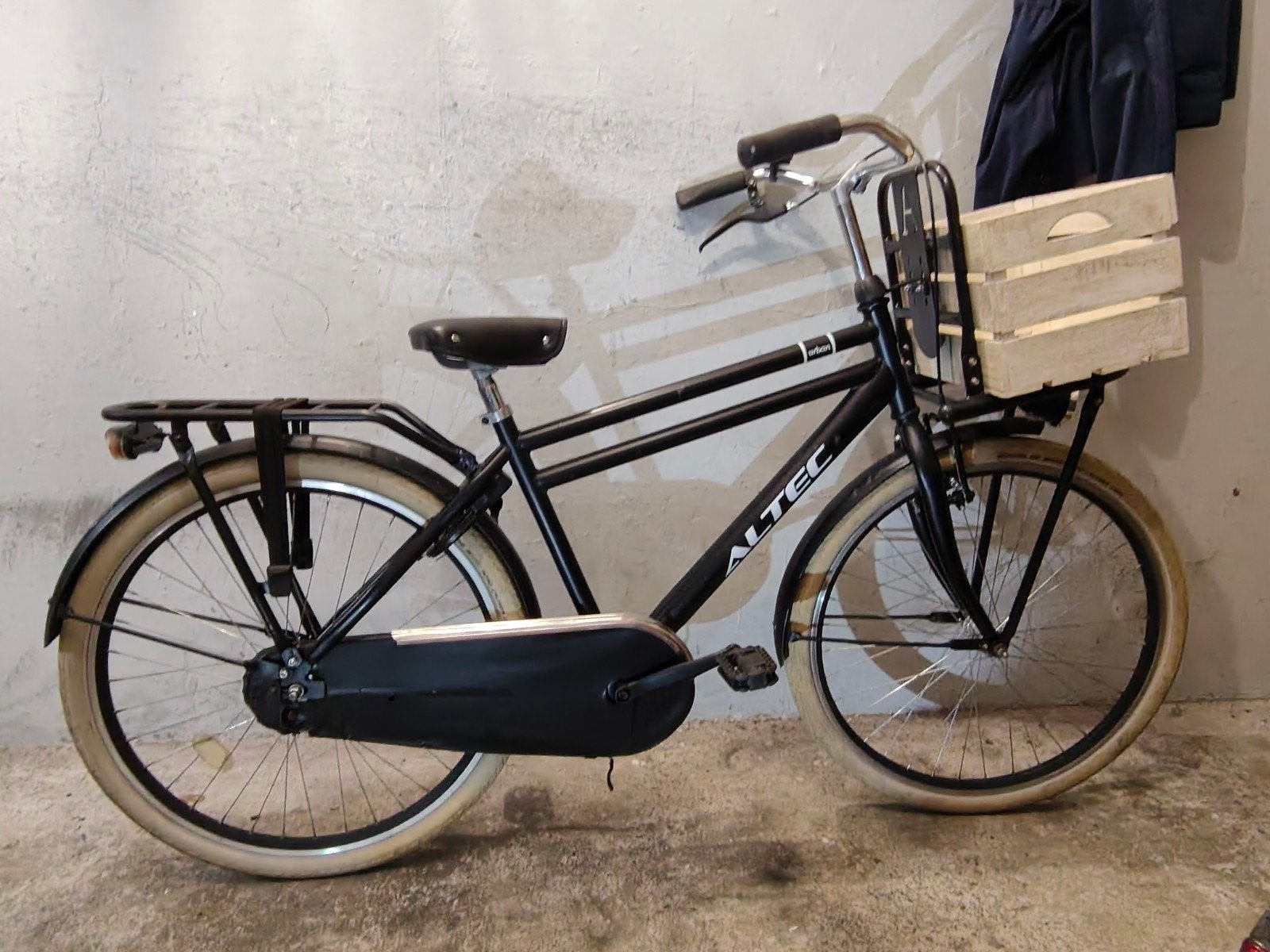 Jongensfiets transportfiets 26inch Altec met kratje, Ophalen, Terugtraprem, 26 inch of meer, Altec
