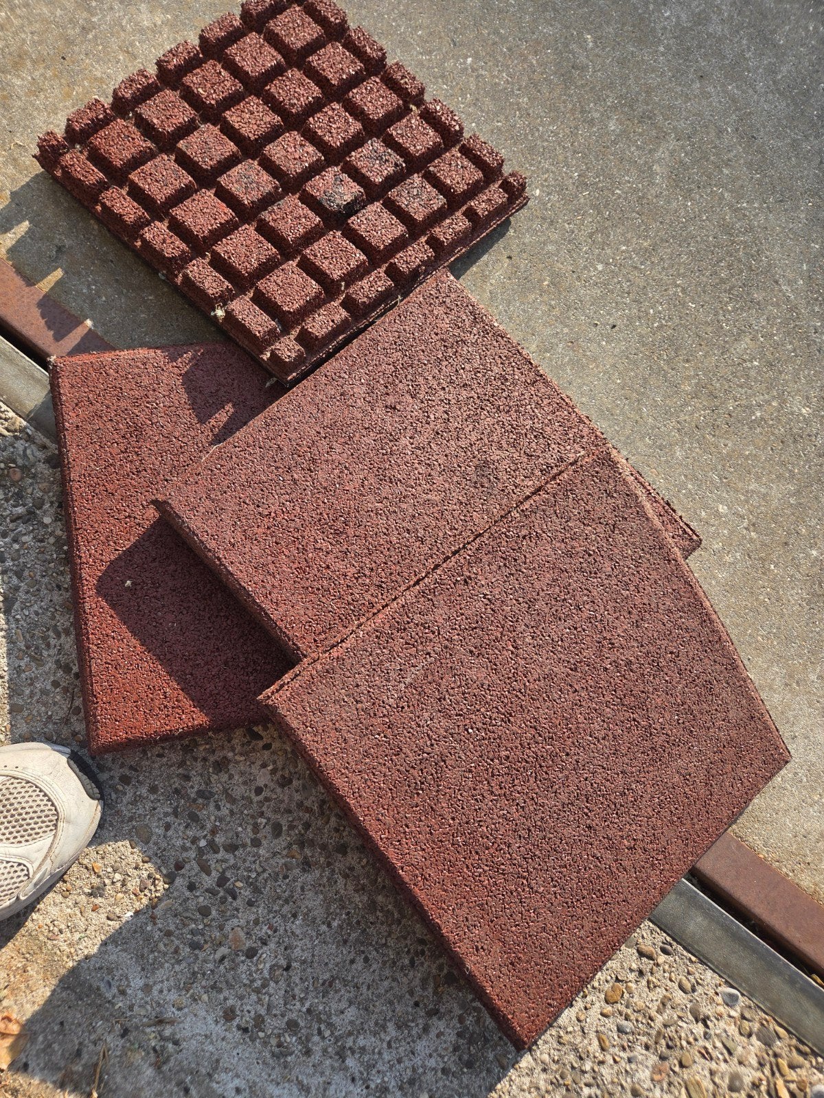 4 rubber tegels 30x30x3 cm - vervangt straattegel, Tuin en Terras, Tegels en Klinkers, Gebruikt, Overige typen, Rubber, Minder dan 5 m²