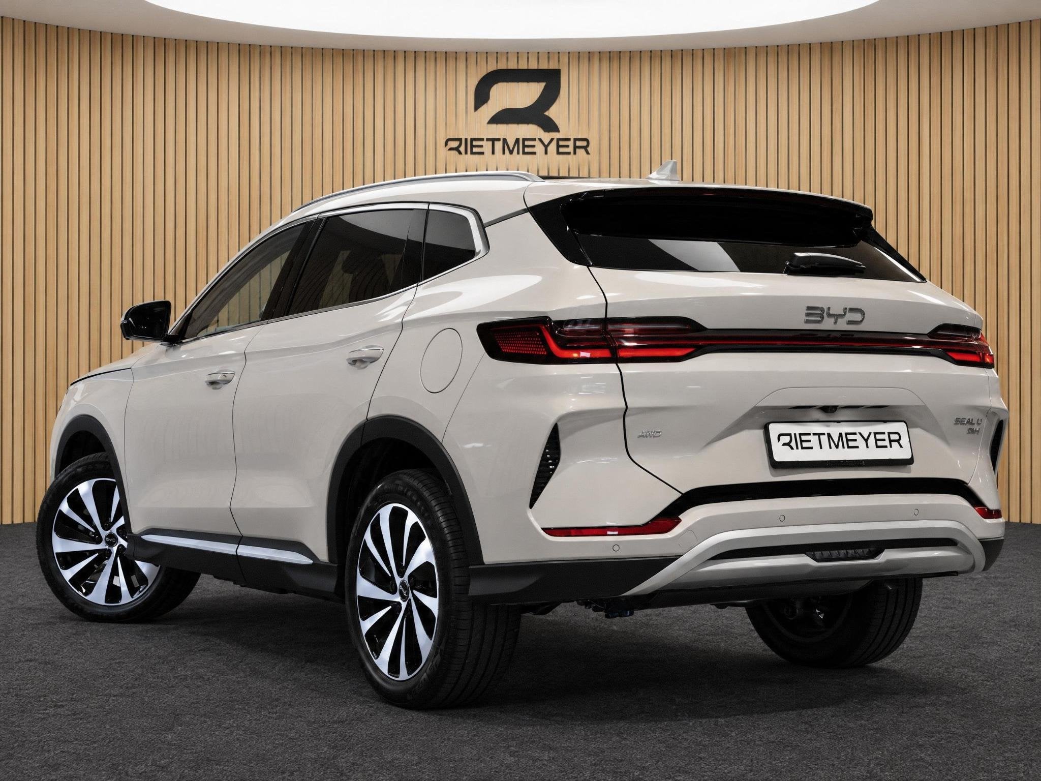 BYD SEAL U 1.5 T DM-i AWD Design |RIJKLAARPRIJS! |Zwart/zwar, Auto's, Automaat, 12 maanden, Seal U, Euro 6