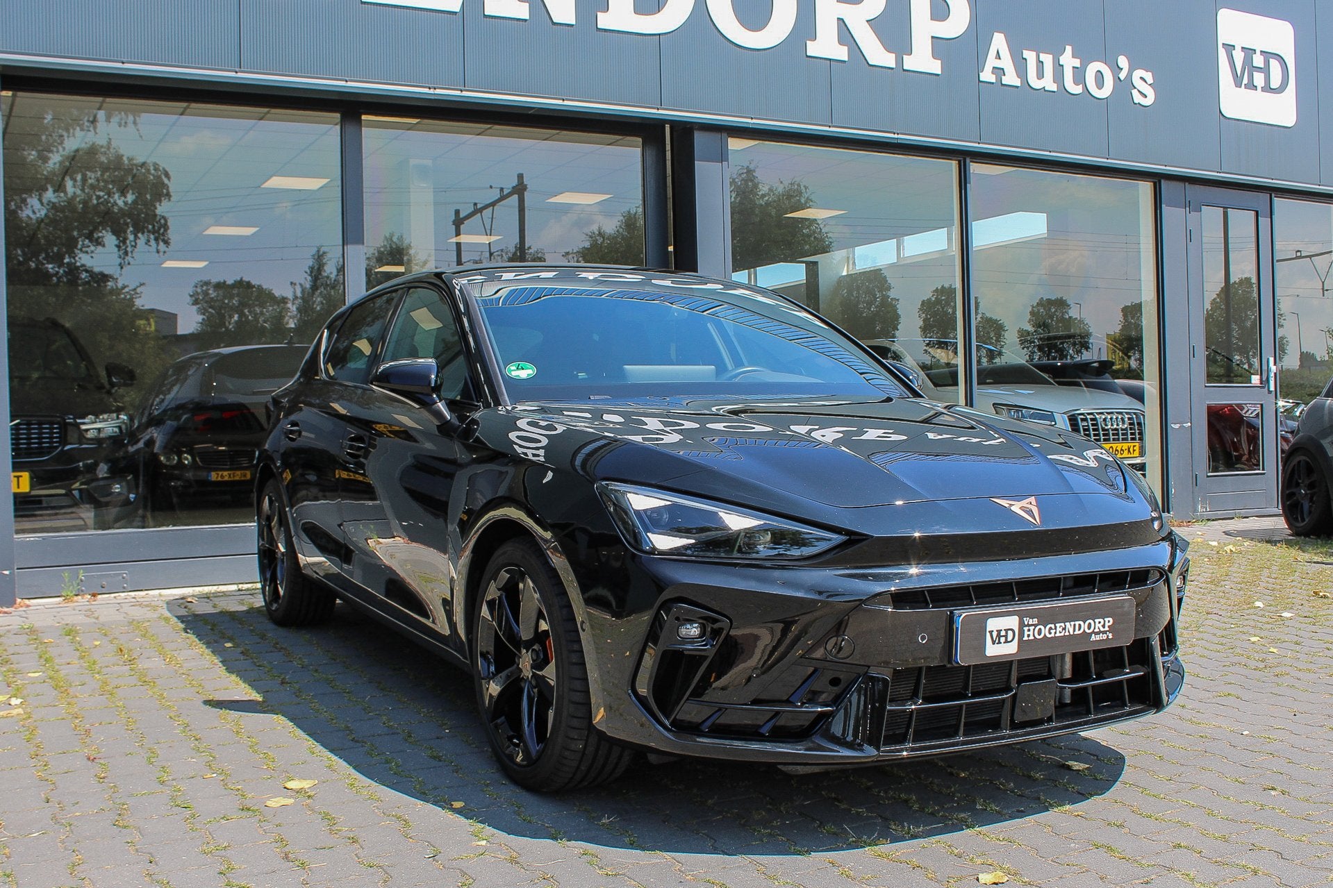 Cupra Leon 1.5 eTSI Business Edition NAVI CAMERA SFEER, Auto's, Stof, Leon, Zwart, Bedrijf