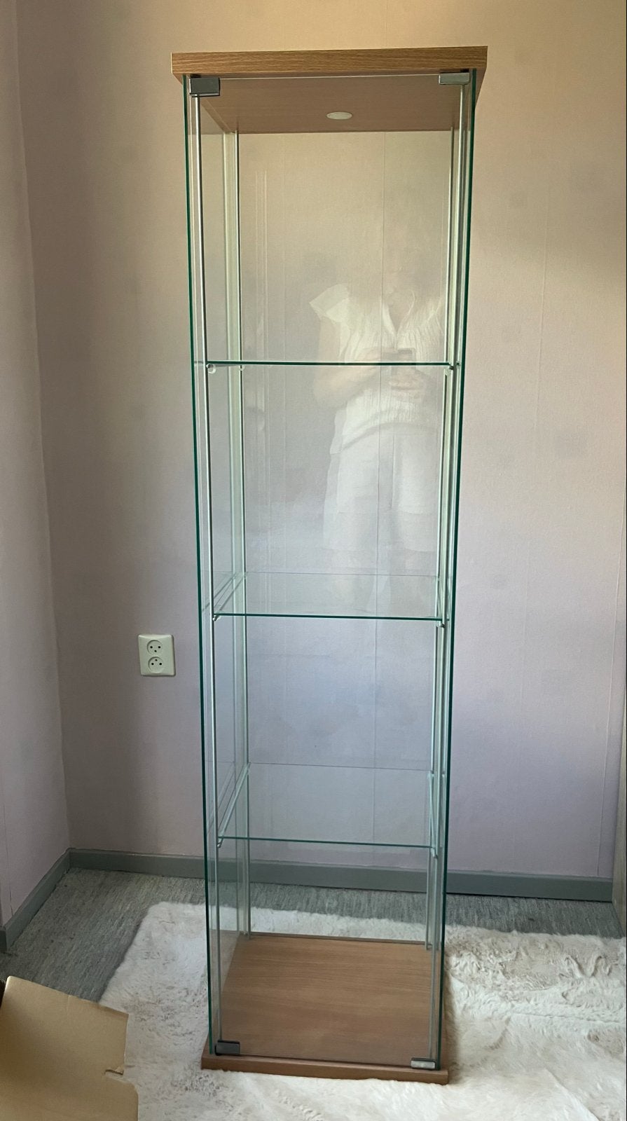 Glazen vitrinekast met houten accenten, Huis en Inrichting, Kasten | Vitrinekasten, Ophalen, Met plank(en), 50 tot 100 cm, 150 tot 200 cm