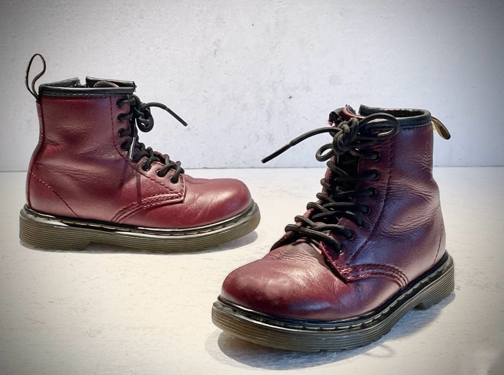 Dr. Martens Airwair Brooklee kinder schoenen rood 26, Kinderen en Baby's, Kinderkleding | Schoenen en Sokken, Ophalen of Verzenden