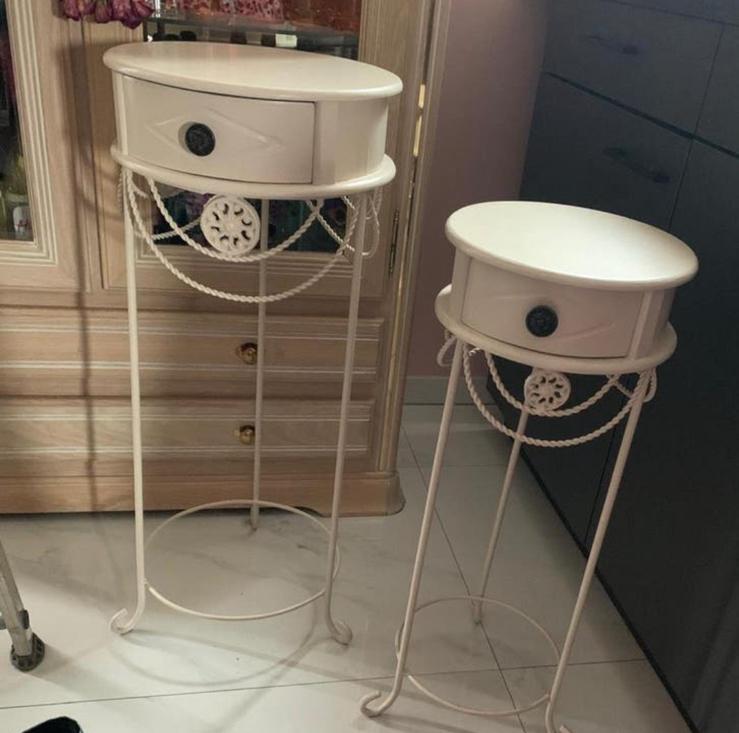 Unieke bijzet tafeltjes creme nude side table nachtkast, Huis en Inrichting, Tafels | Bijzettafels, Minder dan 55 cm, Rond, Brocante chic landelijk