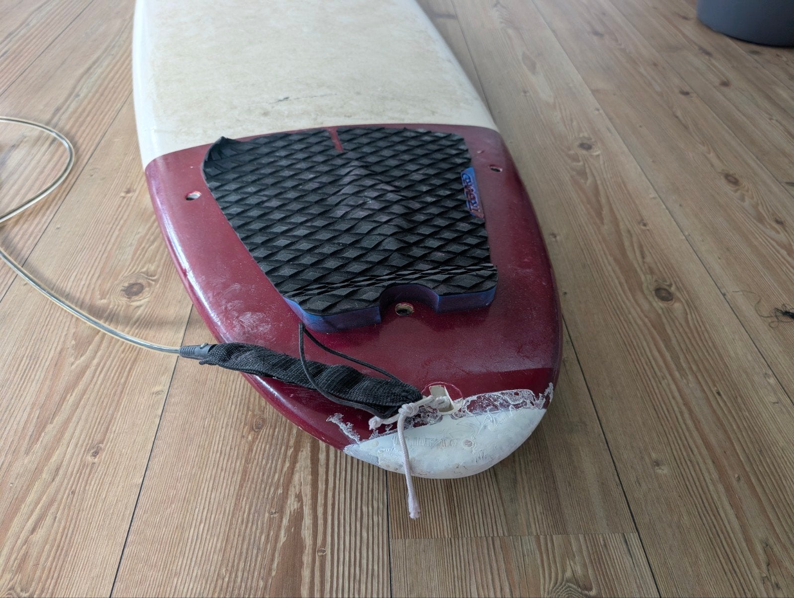 Foto 2 van Gebruikt NSP 7`6 Surfplank - Rood/Wit