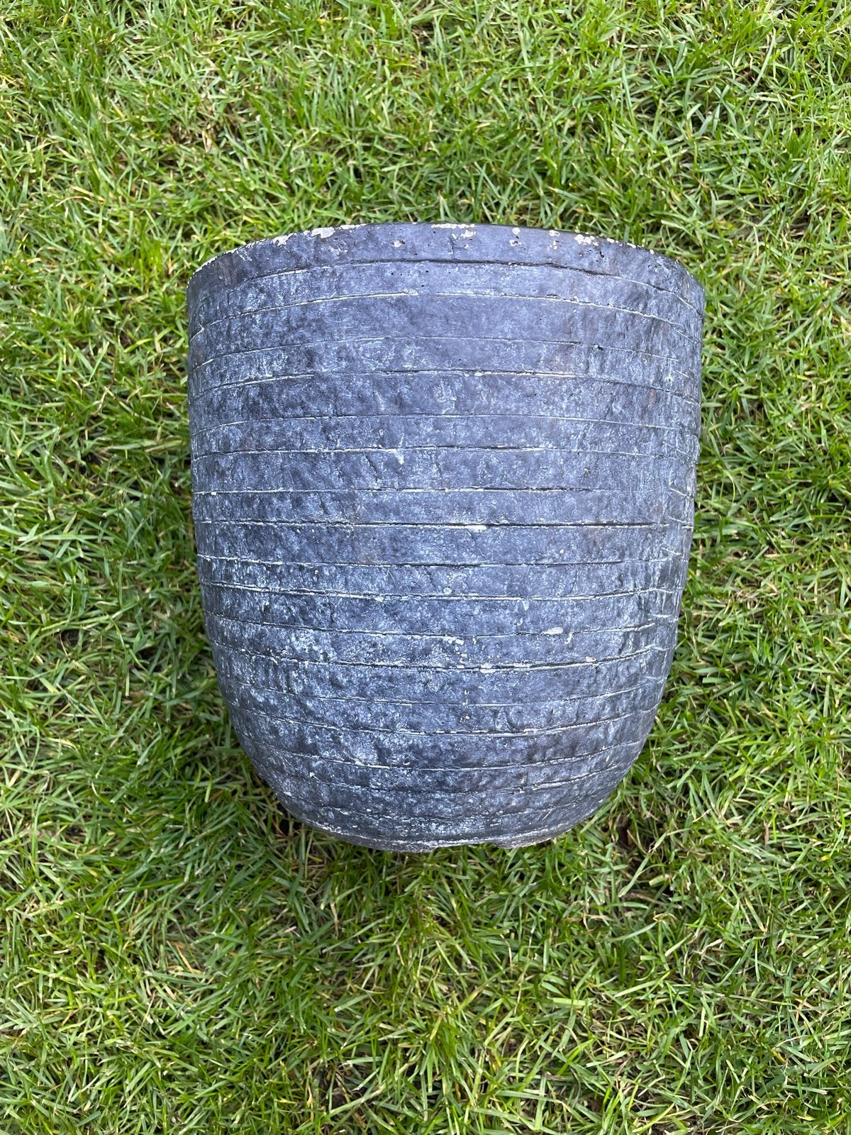 Donkergrijze Eivormige Bloempot - Clayfibre (25 cm), 25 tot 40 cm, Overige materialen, Ophalen of Verzenden, Zo goed als nieuw