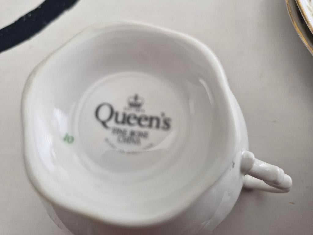 2 kopjes en 2 schotels - Queen's en Elizabethan porselein, Antiek en Kunst, Antiek | Porselein, Ophalen