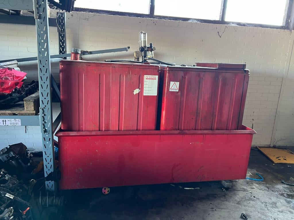 Rode olietank met pomp kan ook voor andere vloeistoffen, Auto diversen, Ophalen