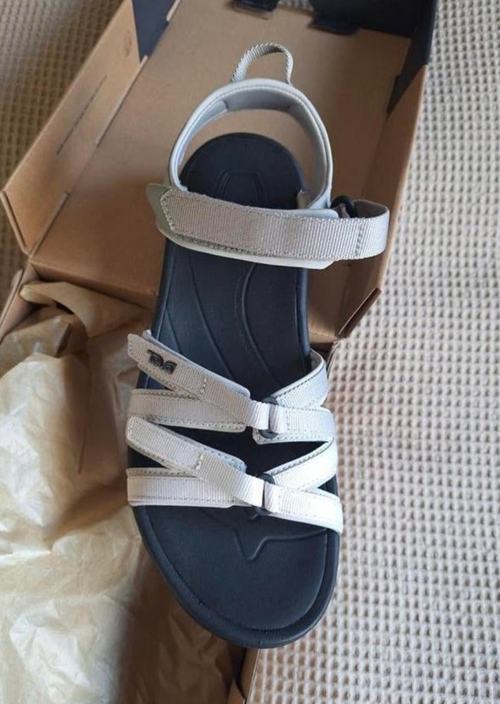 Nieuwe Teva sandalen maat 42 - Ongebruikt in doos, Beige, Nieuw, Teva, Sandalen of Muiltjes