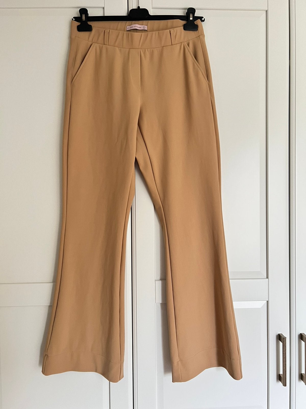 Studio anneloes flair bonded broek L dark sahara travelstof, Kort, Beige, Maat 42/44 (L), Ophalen of Verzenden