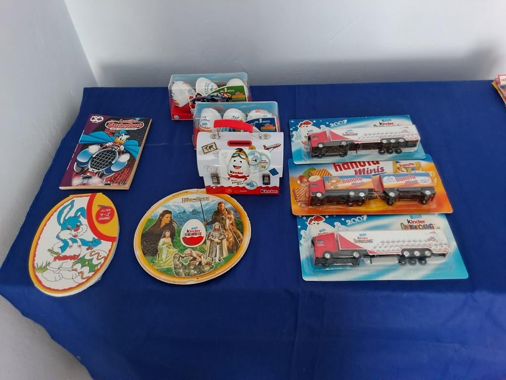 Enkele items ,ferrero  de schokolde is niet goed meer., Verzamelen, Verrassingseieren, Gebruikt, Ophalen of Verzenden