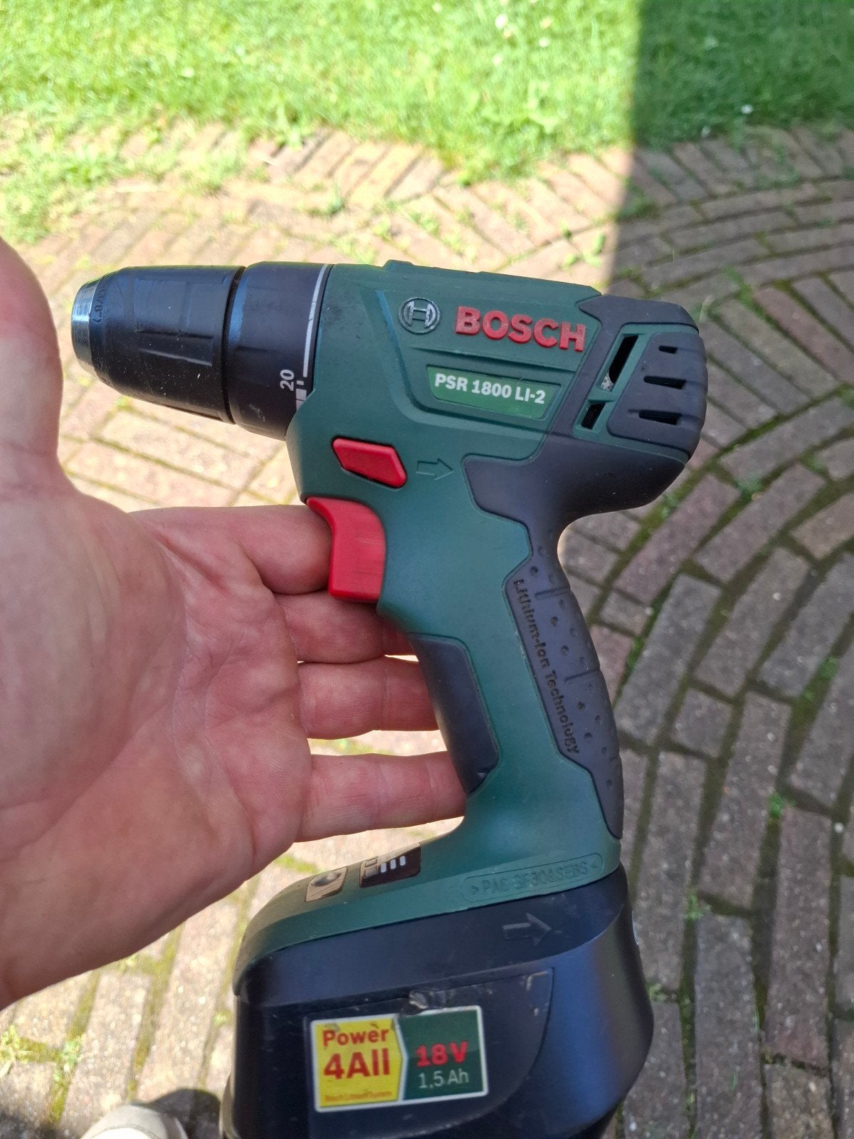 Bosch PSR 1800 LI-2 Accuboormachine met lader en extra accu., Gebruikt, Variabele snelheid, Ophalen of Verzenden, Boor- en Schroefmachine