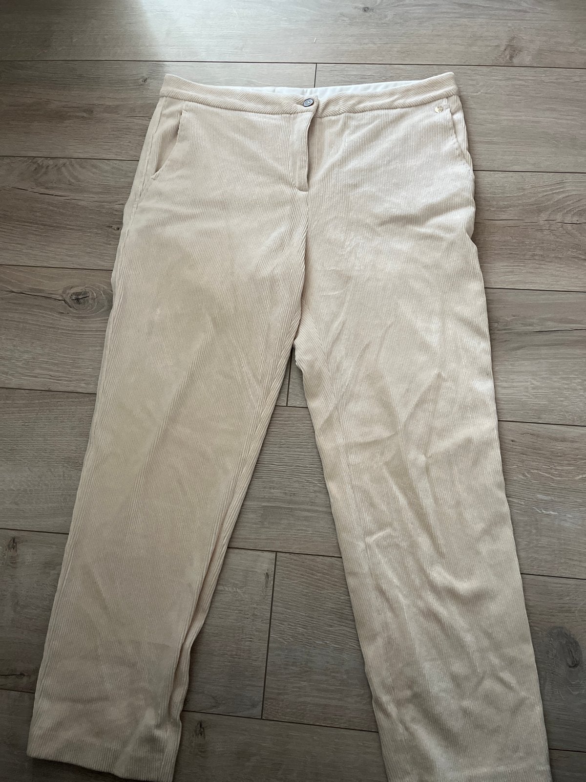 Marc Cain ribfluwelen broek - Beige - Maat 44, Kleding | Dames, Ophalen, Beige, Zo goed als nieuw, Maat 36 (S)