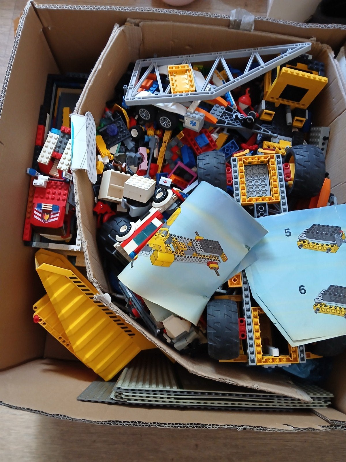 Grote doos met diverse Lego City en Technic onderdelen, Lego, Ophalen of Verzenden, Losse stenen, Inclusief instructies