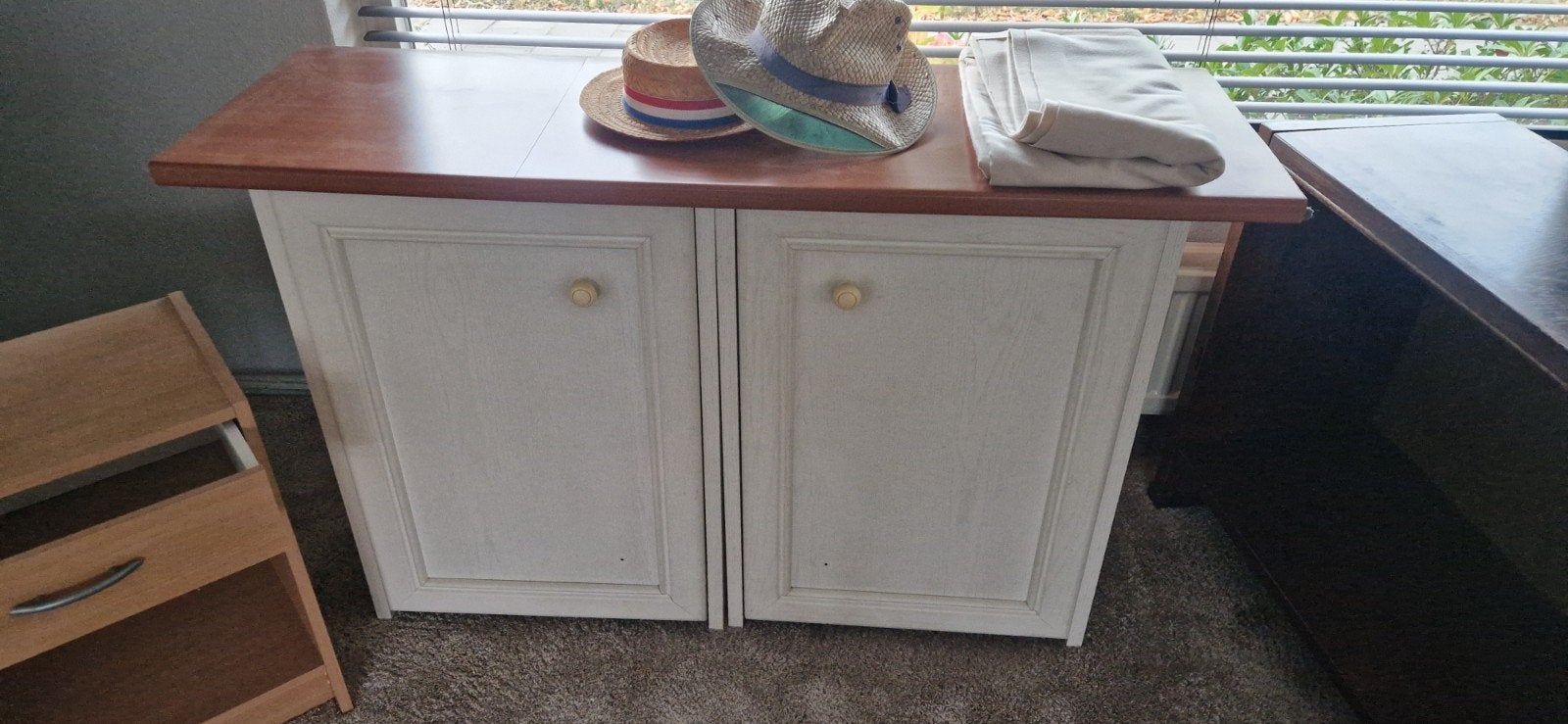 Wit dressoir met houten blad (2x), Ophalen, Gebruikt