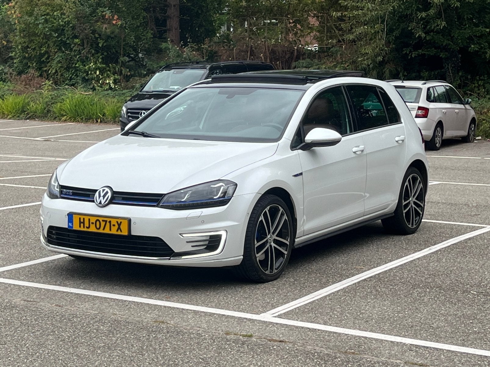 Volkswagen Golf 7 GTE 2015 | Pano | Leder | Keyless | Camera, 4 cilinders, Wit, 1499 kg, Parkeerassistent