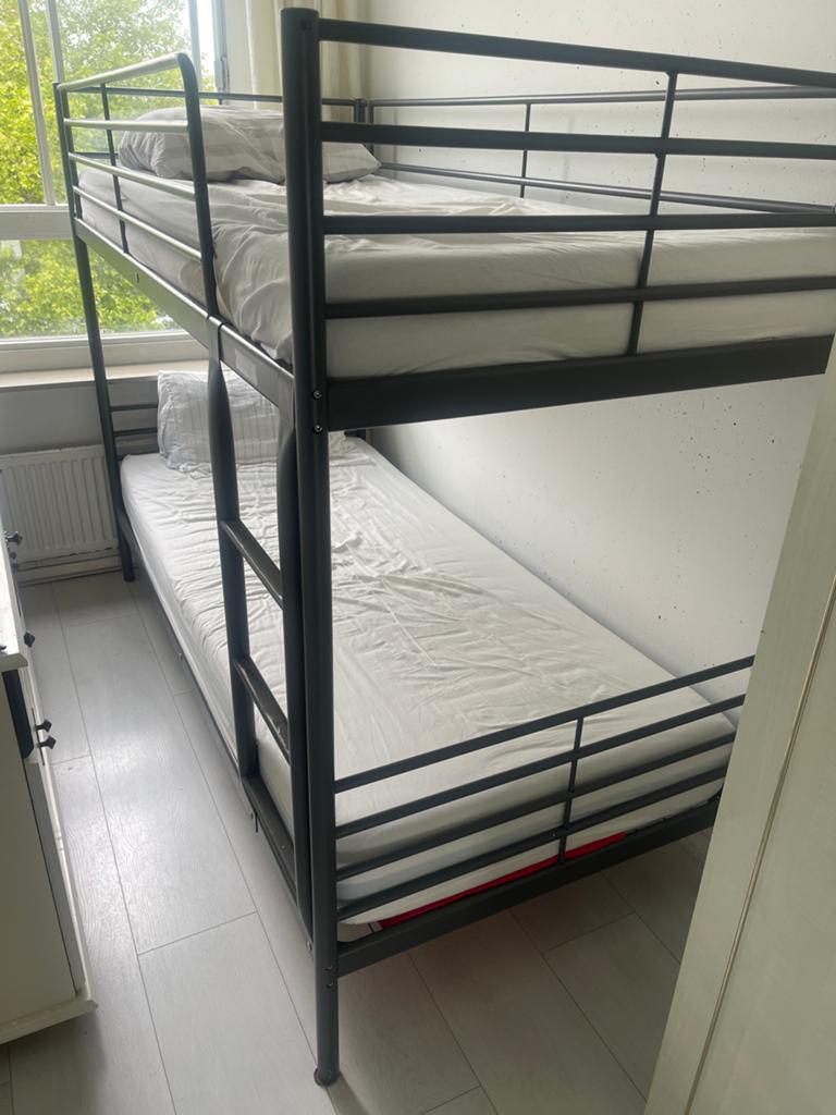 Stevig metalen stapelbed met matrassen, Gebruikt, 90 cm, Eenpersoons, 160 tot 180 cm