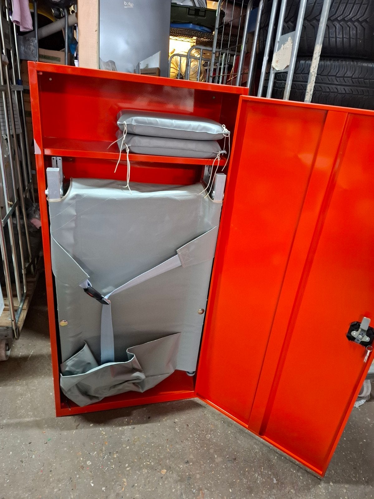 Nieuwe EHBO-kast met brancard en kussens, Ophalen, Onbekend, Nieuw, Onbekend