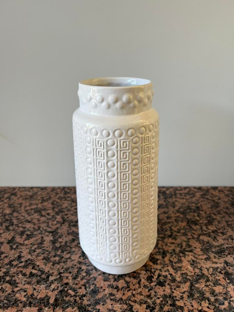 Vaas wit Germany vintage 23 cm, Huis en Inrichting, Wit, Aardewerk of Porselein, Ophalen of Verzenden, Zo goed als nieuw