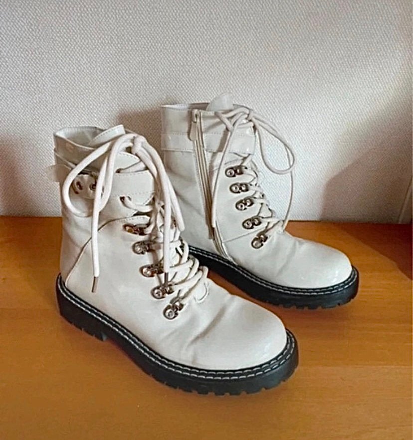 Witte faux cuir veterboots- maat 39, Wit, Lage of Enkellaarzen, Ophalen of Verzenden, Zo goed als nieuw