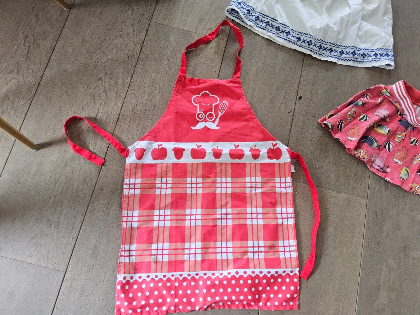 Keukenschort, knutsel schort rood wit, Ophalen of Verzenden, Zo goed als nieuw