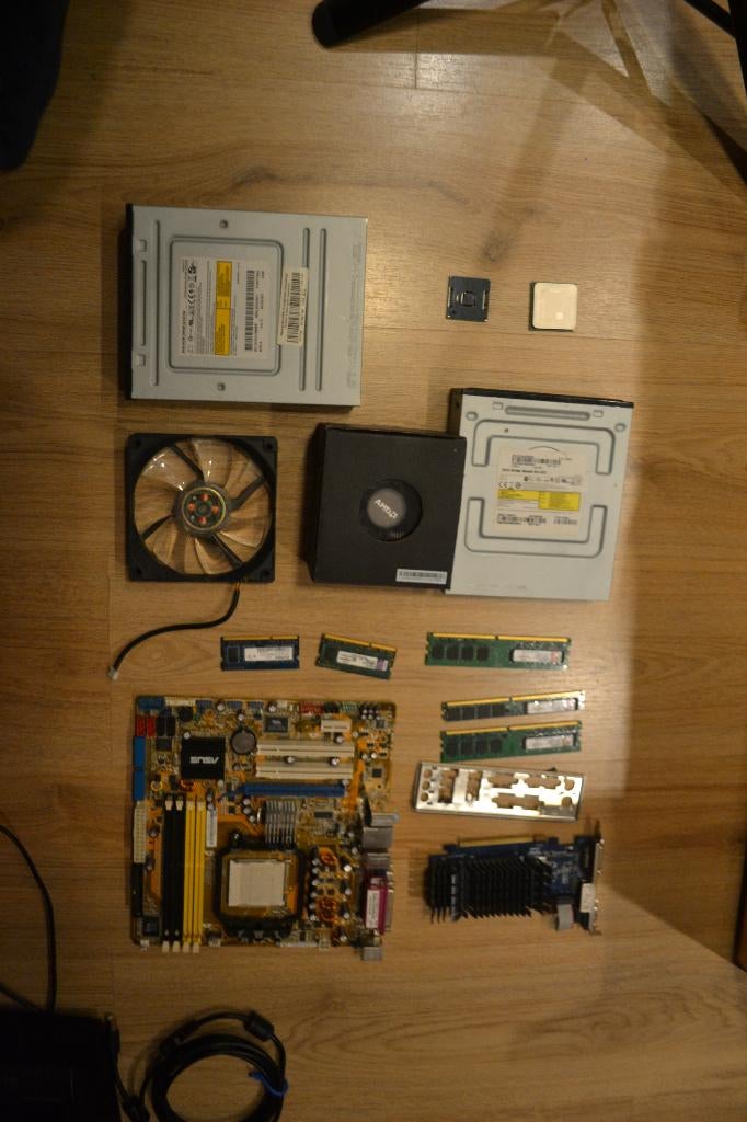 partij pc onderdelen, Gebruikt, Zelfgebouwde PC, 8 GB, Minder dan 2 Ghz