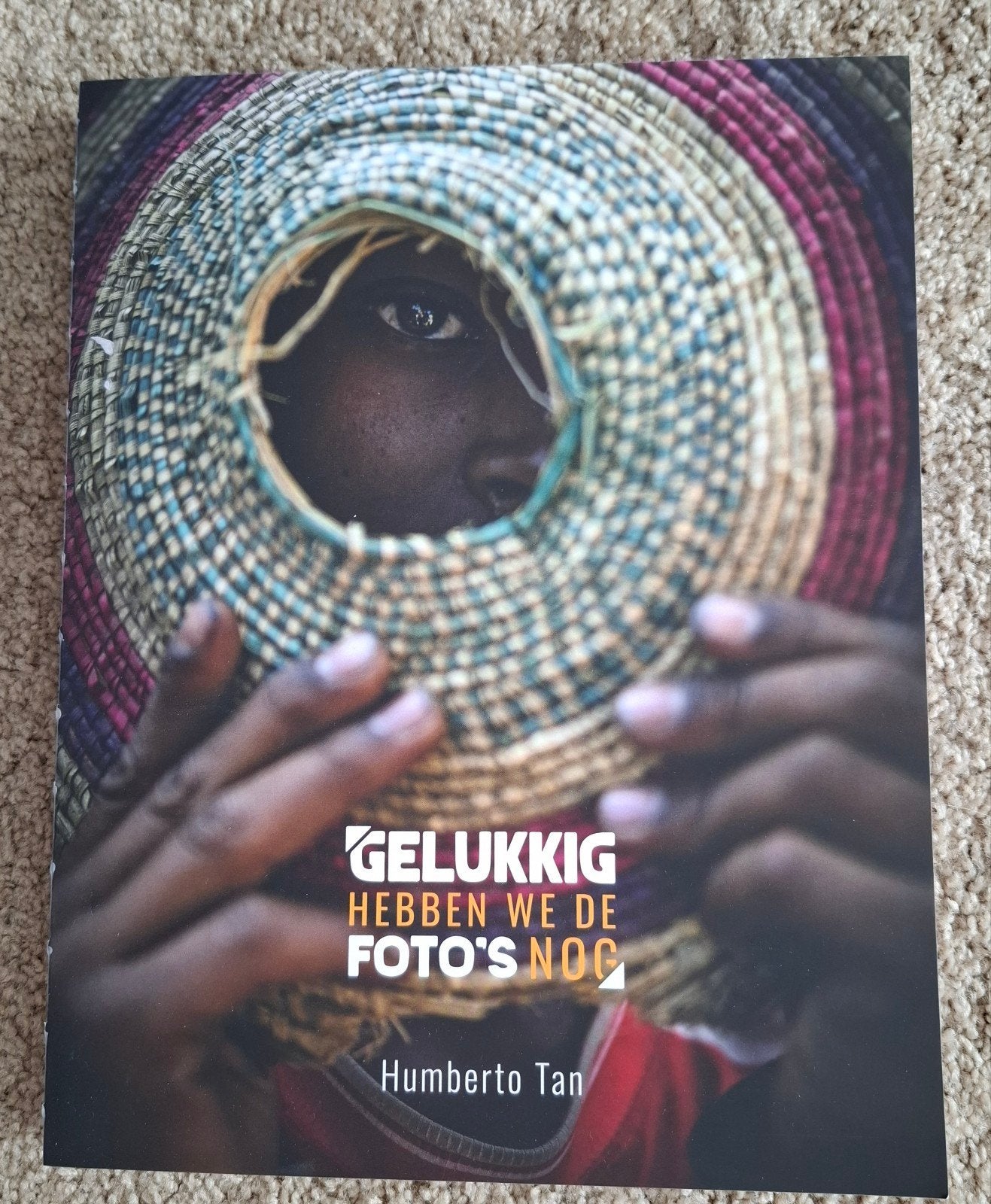 Gelukkig hebben we de foto's nog Humberto Tan, Fotografie algemeen, Nieuw, Ophalen of Verzenden, Lilo