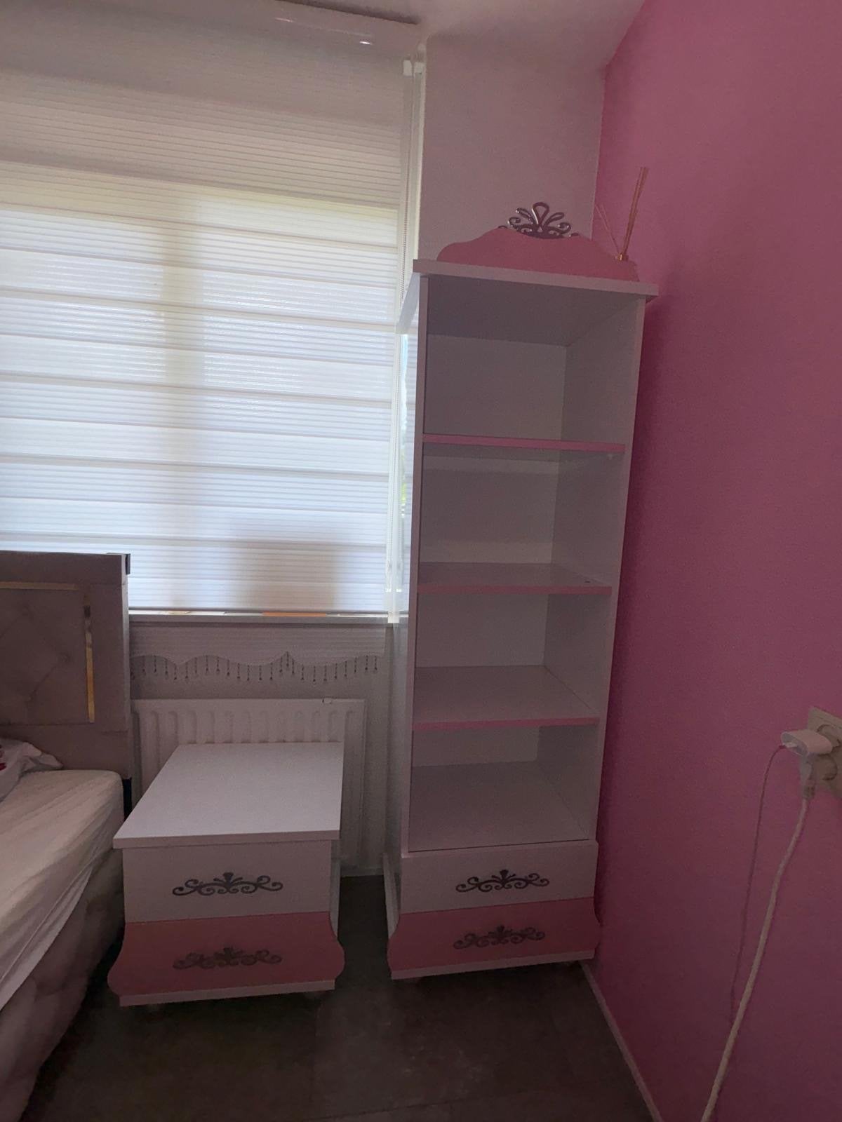 Prinsessenkamer set:kaptafel, spiegel, boekenkast, nachtkast, Kinderen en Baby's, Kinderkamer | Commodes en Kasten, Ophalen, Gebruikt