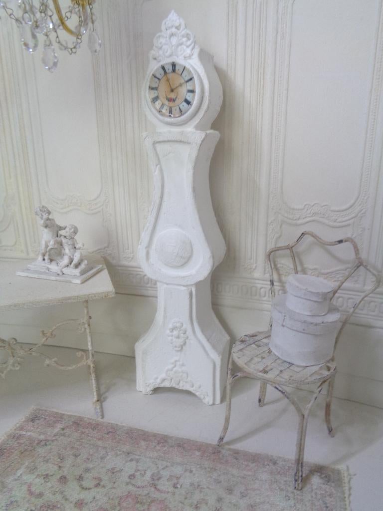 Brocante witte Mora klok , Poppenhuis 1:12 (Foto Nr F43), Ophalen of Verzenden, Nieuw, Poppenhuis
