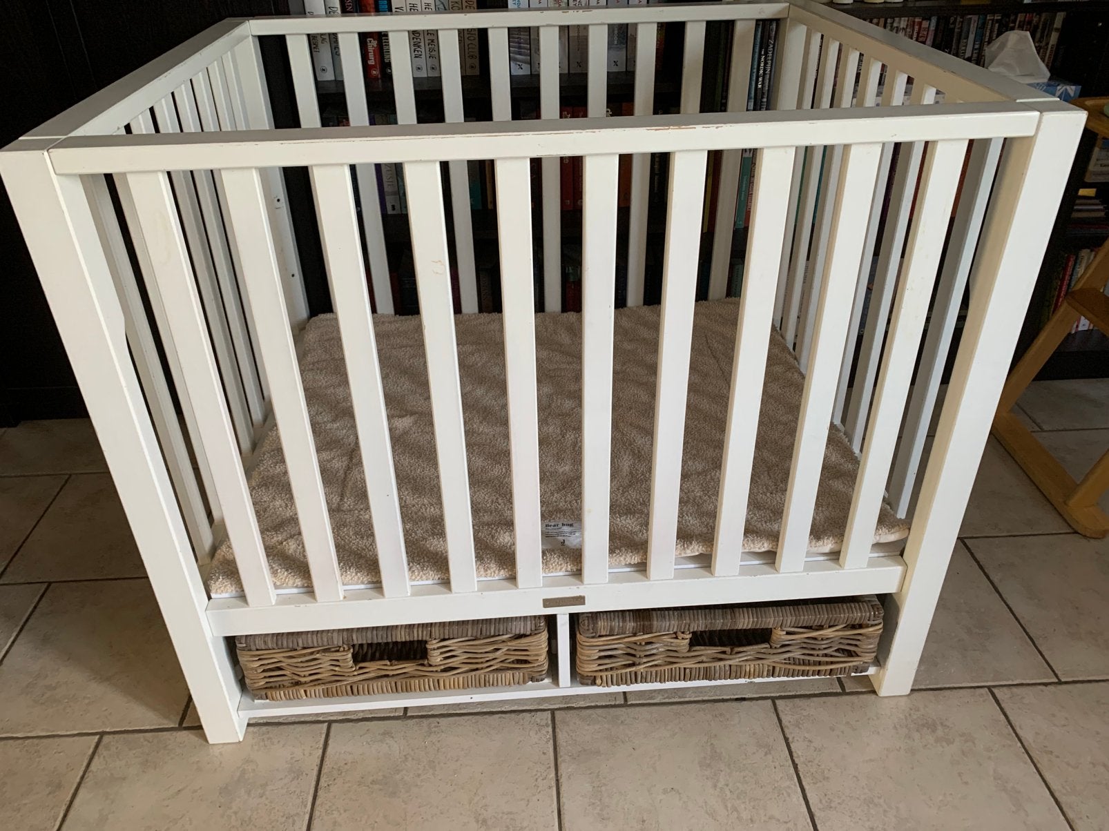 Stevige witte box gratis op te halen, Kinderen en Baby's, Boxen, Ophalen, Gebruikt, Rechthoekig, Boxkleed
