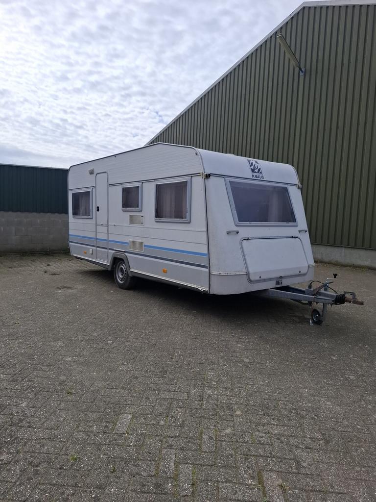 Knaus 470, Caravans en Kamperen, Caravans, Particulier, tot en met 4, 1000 - 1250 kg, Rondzit, Knaus, Omvormbare zithoek, 4 tot 5 meter