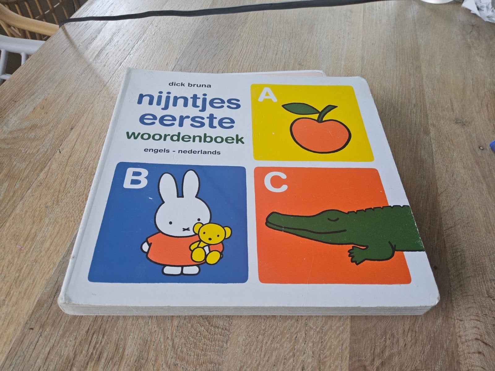 Nijntjes Eerste Woordenboek Engels-Nederlands dik karton boe, Ophalen of Verzenden, Zo goed als nieuw, Dick Bruna, Uitklap-, Voel- of Ontdekboek