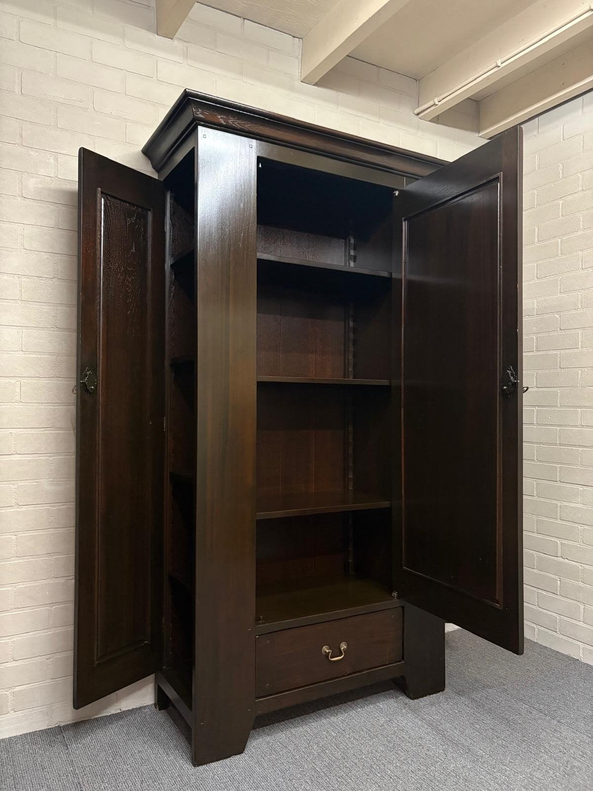 Prachtige klassieke eiken jagerskast, 7577RB Oldenzaal, Info@vanleussenkasten.nl, Eikenhout, Met lade(s)
