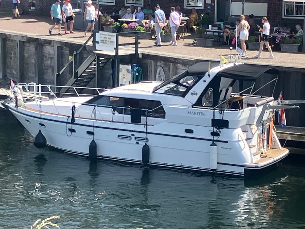 zeer mooie polyester Neptunus 108 express twin motoryacht ., Watersport en Boten, Motorboten en Motorjachten, Ophalen of Verzenden