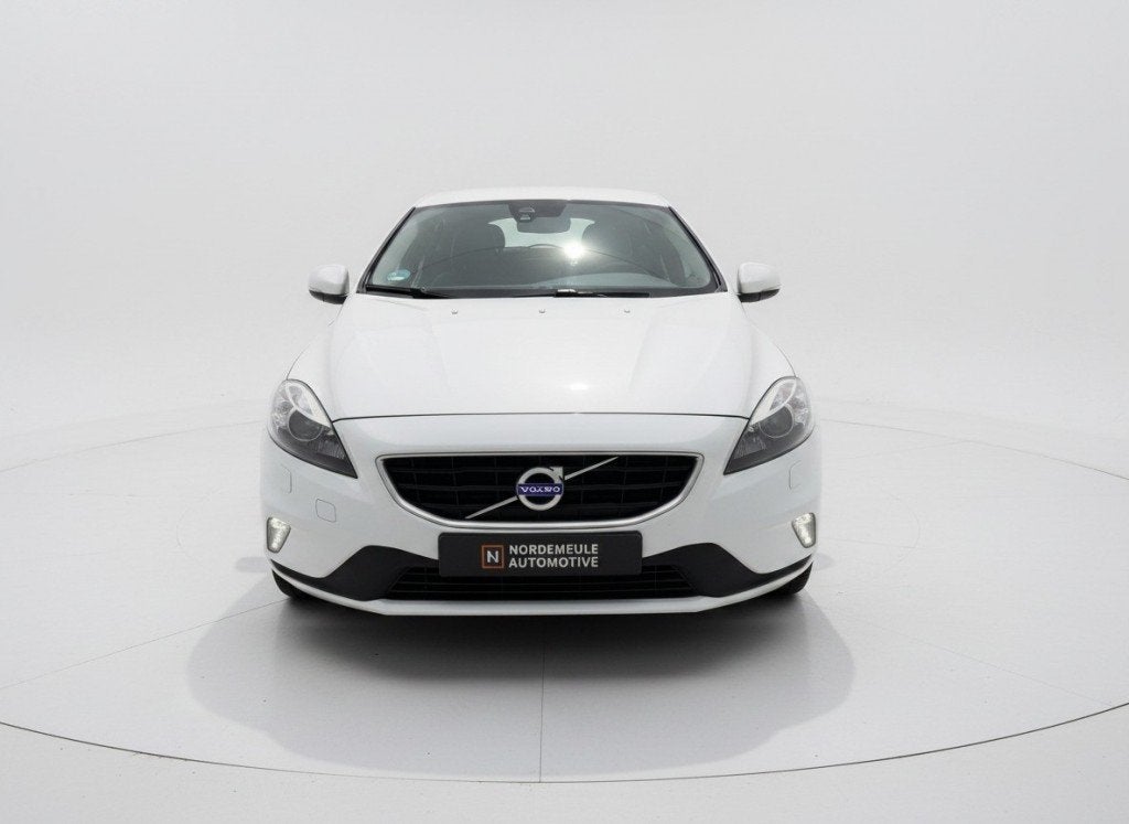 Volvo V40 2.0 D2 SUMMUM BUSINESS. STOELVW, CRUISE, BLUETOOTH, Voorwielaandrijving, Gebruikt, Euro 6, 4 cilinders