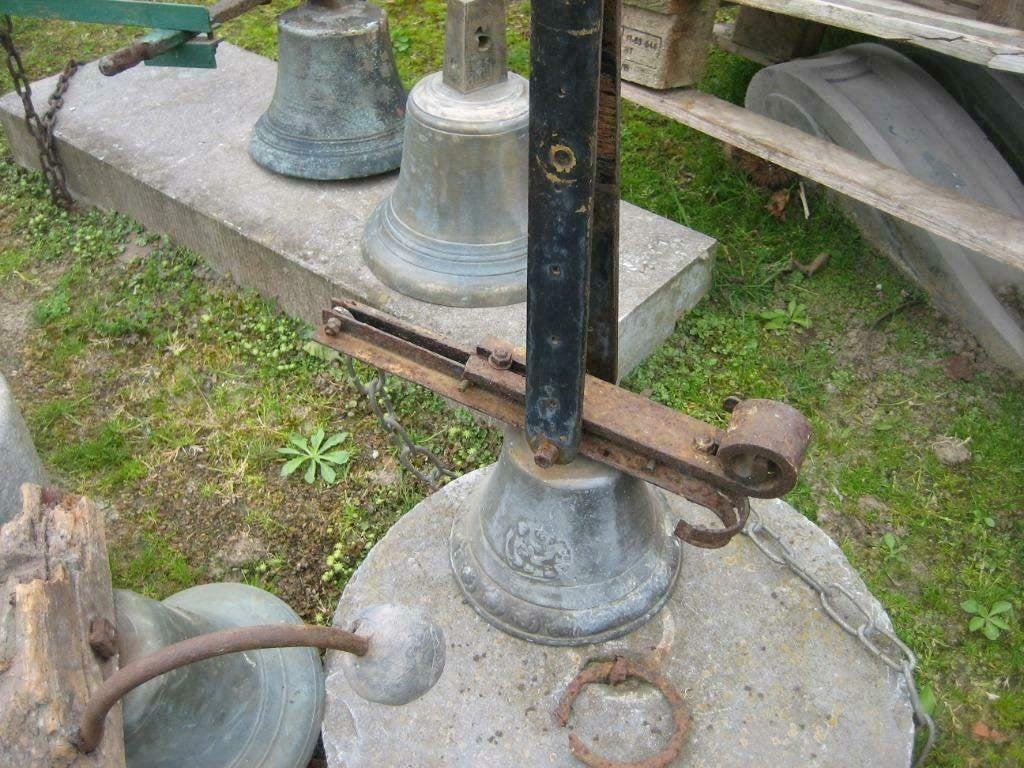 oude bronzen trekbel, Ophalen, Brons