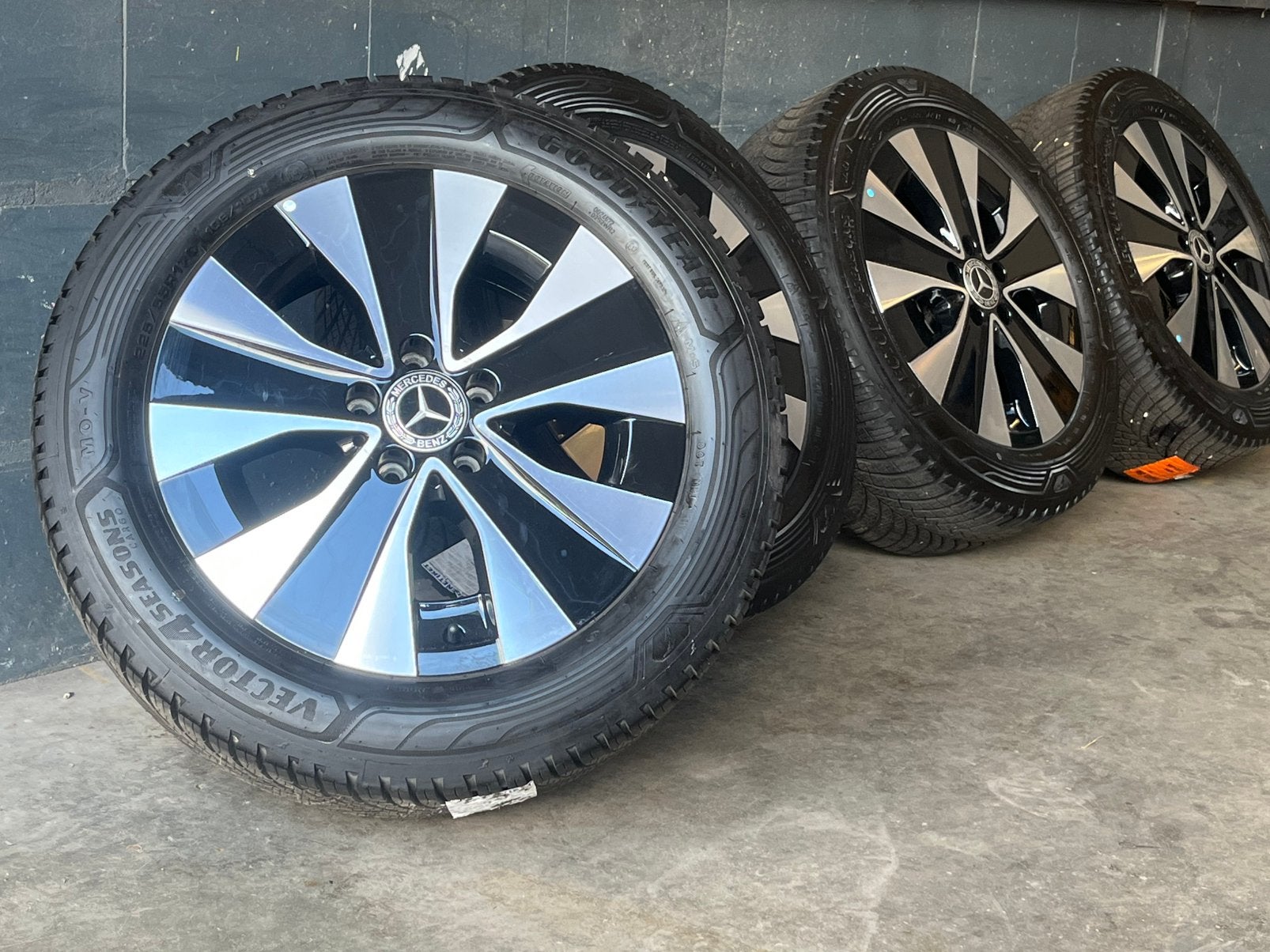 Originele Mercedes Vito All Season Set Goodyear TPMS, Ophalen, Info@mercedes-benz.nl, 3439LD, Banden en Velgen