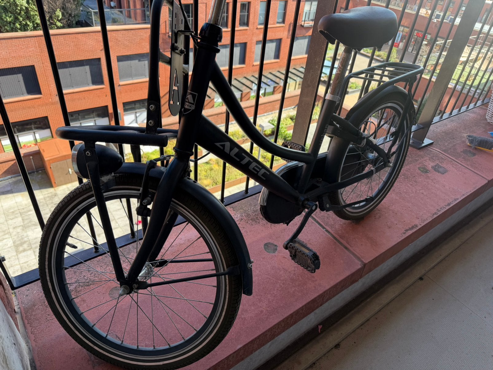 Altec kinderfiets mat zwart 20 inch, Fietsen en Brommers, Fietsen | Meisjes, Ophalen, Gebruikt, Velgrem, Handrem