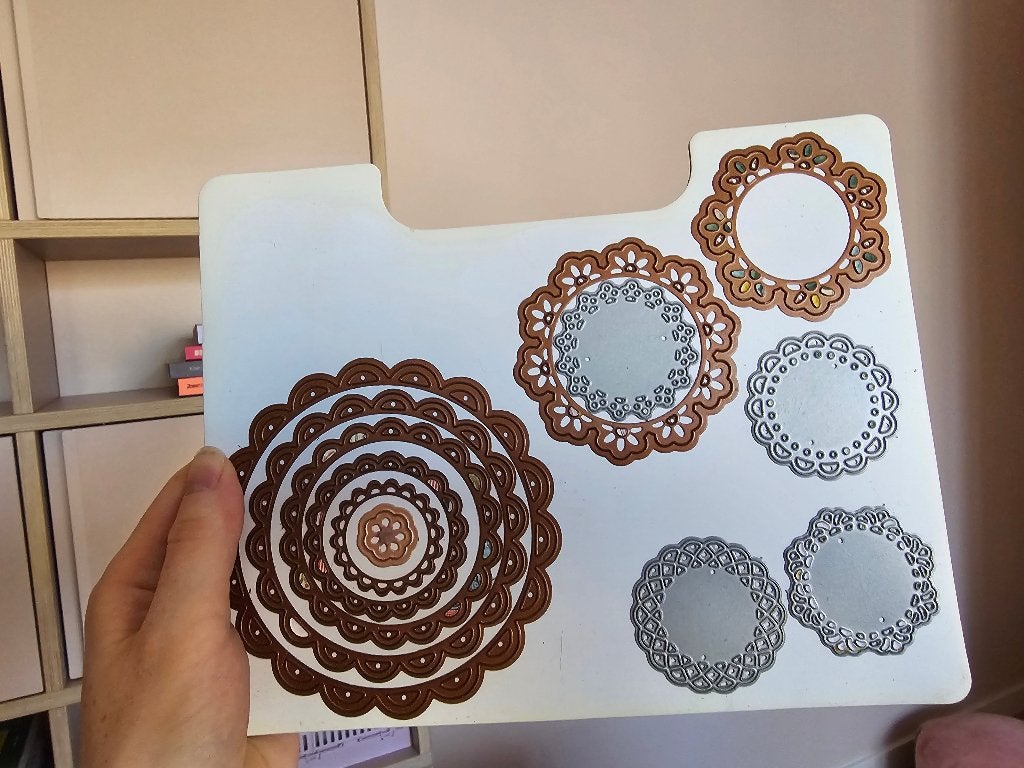 Stansen cirkels met scallops, doily's en meer (o.a. Sizzix), Verzenden, Gebruikt, Frame of Mal