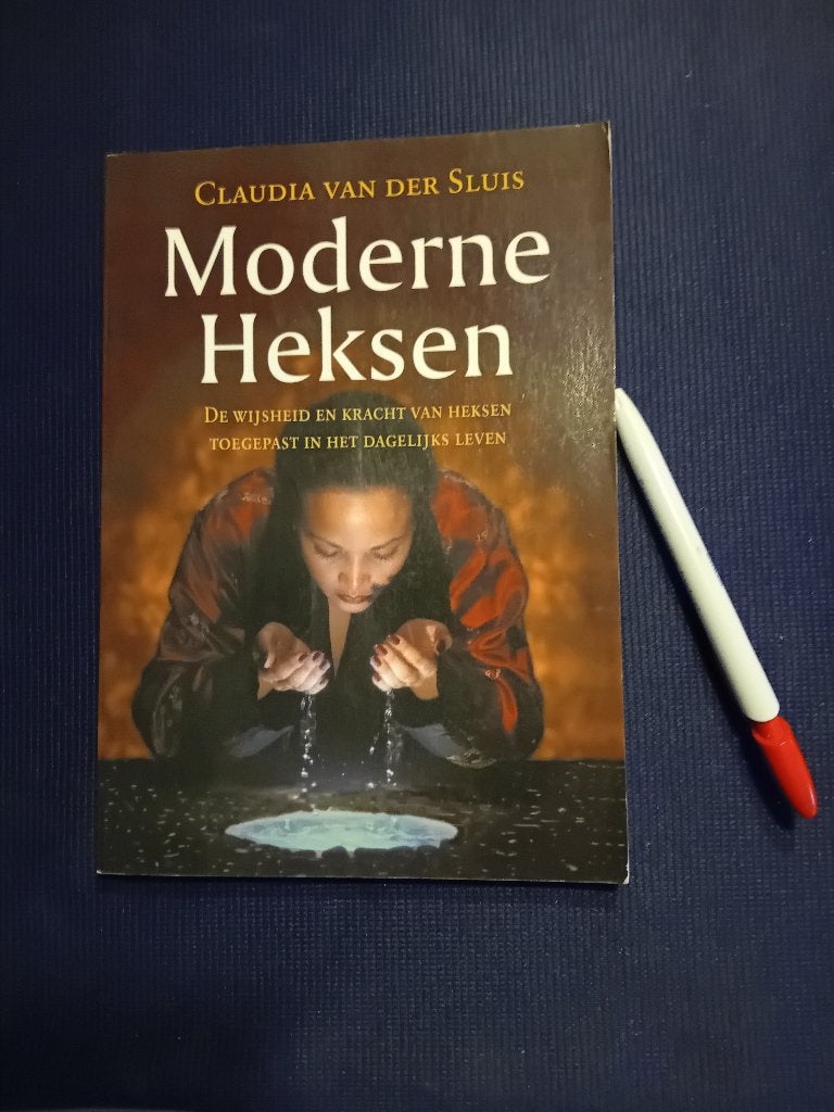 Moderne Heksen. Claudia van der Sluis., Ophalen of Verzenden, Zo goed als nieuw, Overige onderwerpen, Achtergrond en Informatie
